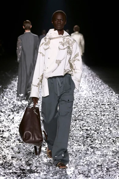 Look 29